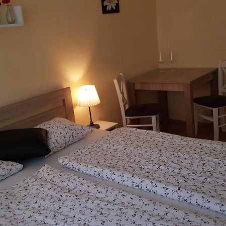 Apartman Lotos Микулов Экстерьер фото