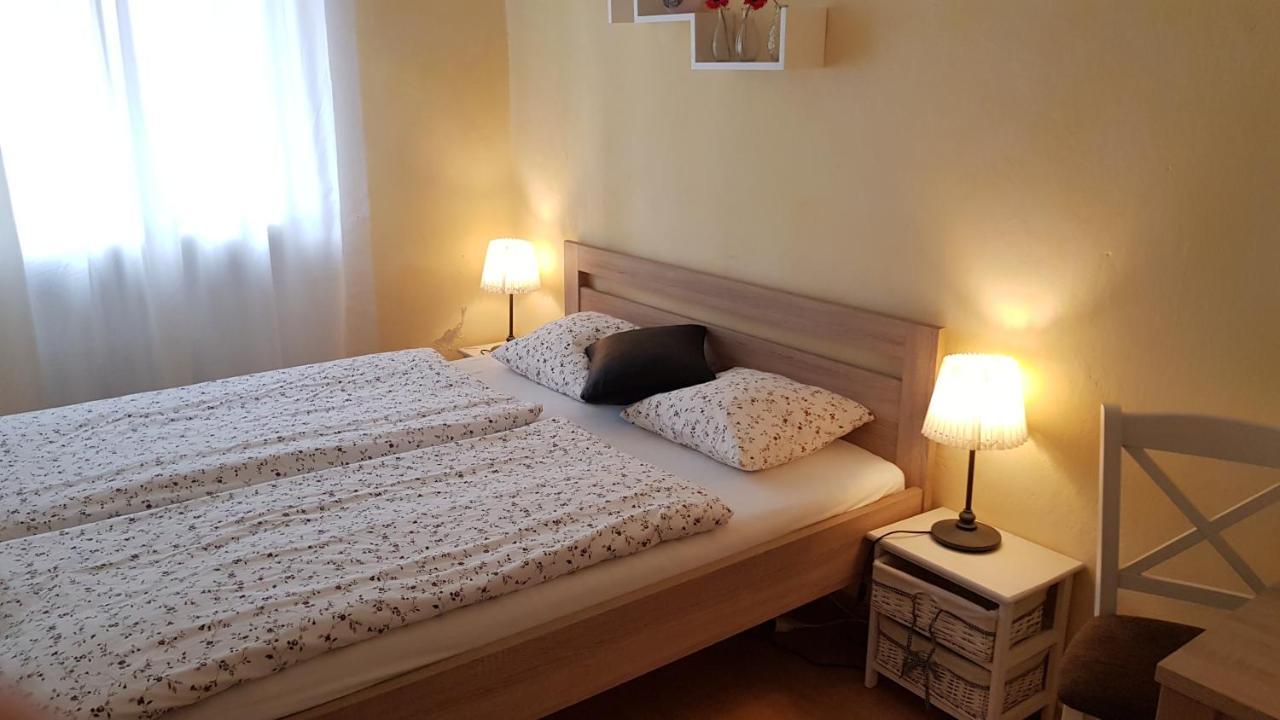 Apartman Lotos Микулов Экстерьер фото