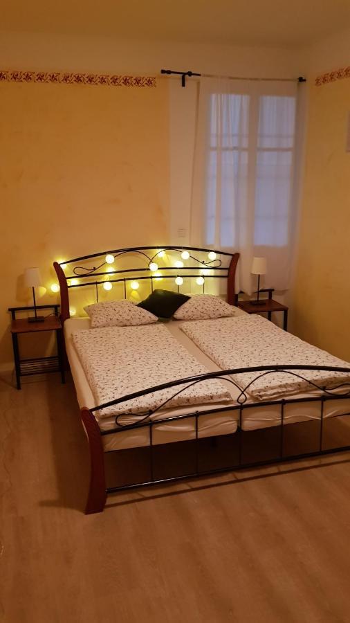 Apartman Lotos Микулов Экстерьер фото